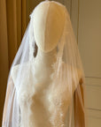 Veil chantilly lace • Eyelash lace veil