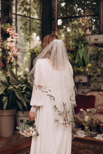 Floral Wedding veil • Trend 2024 -  STYLE APRIL Fingertip