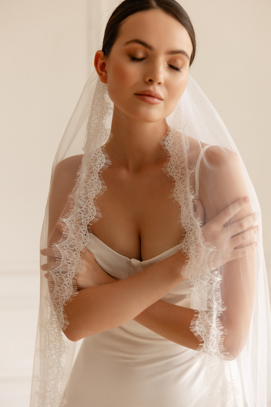 Veil chantilly lace • Eyelash lace veil