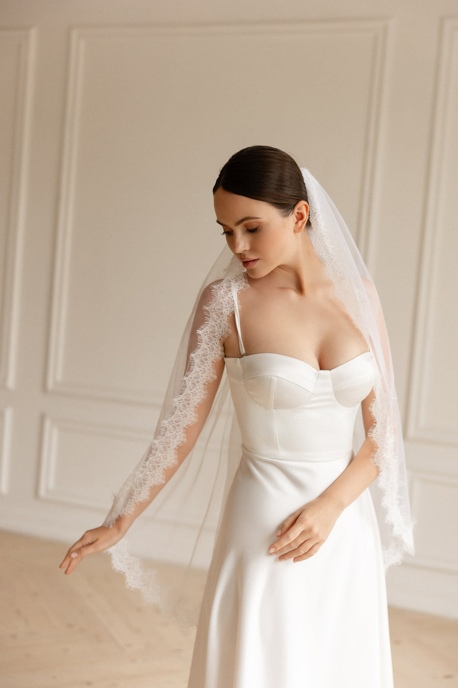Veil chantilly lace • Eyelash lace veil