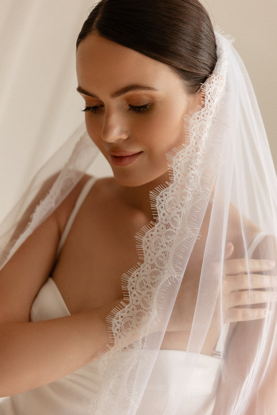 Veil chantilly lace • Eyelash lace veil