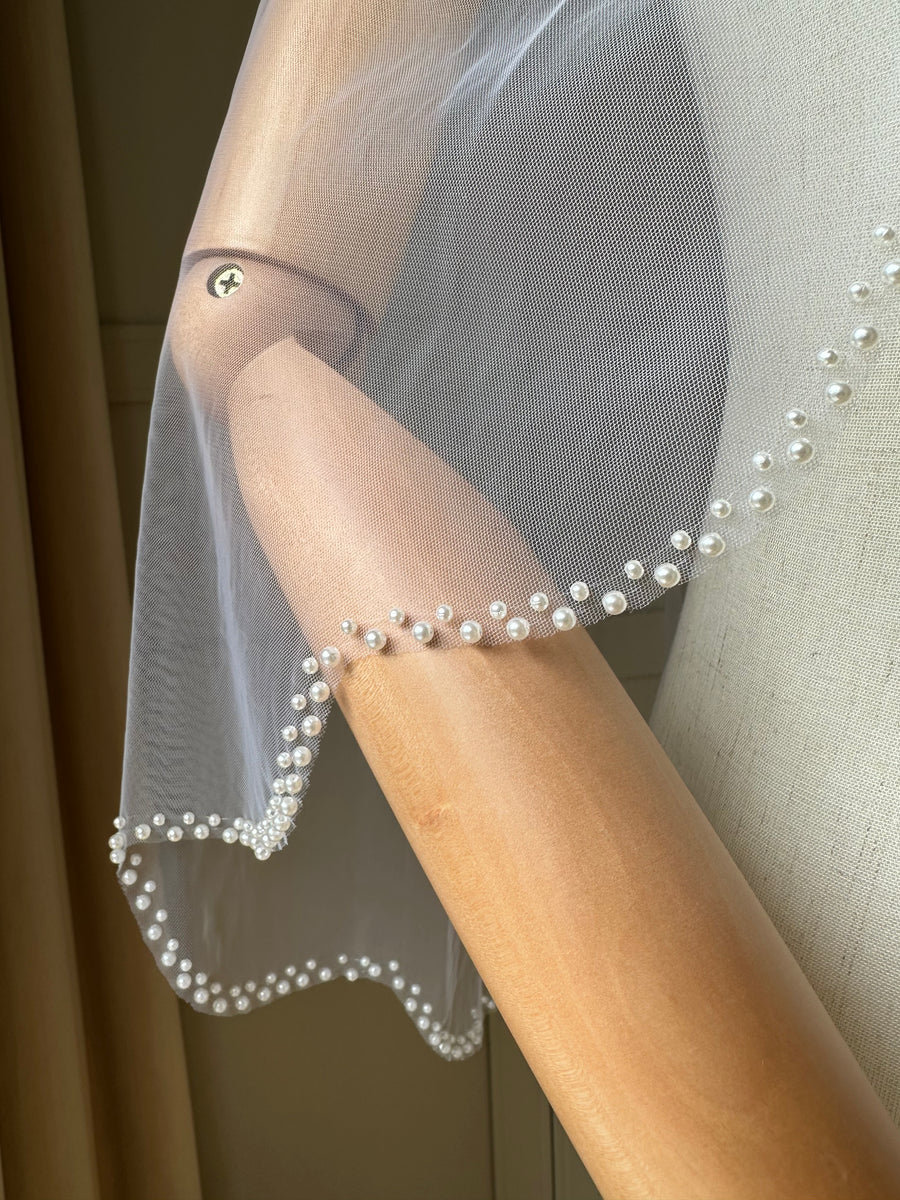 Bridal veil with pearls • Pearls edge veil