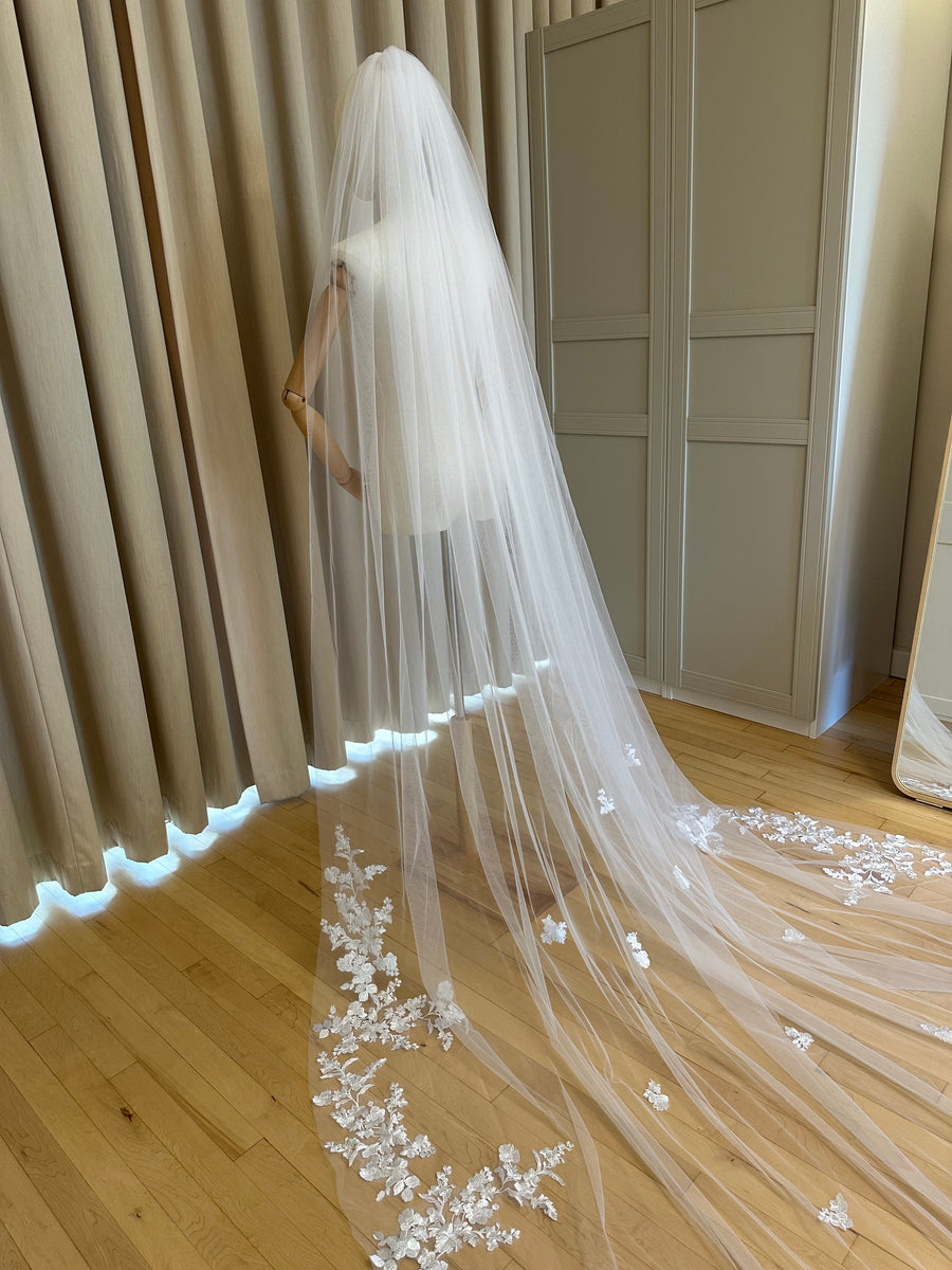 Wedding lace veil • Royal bridal veil