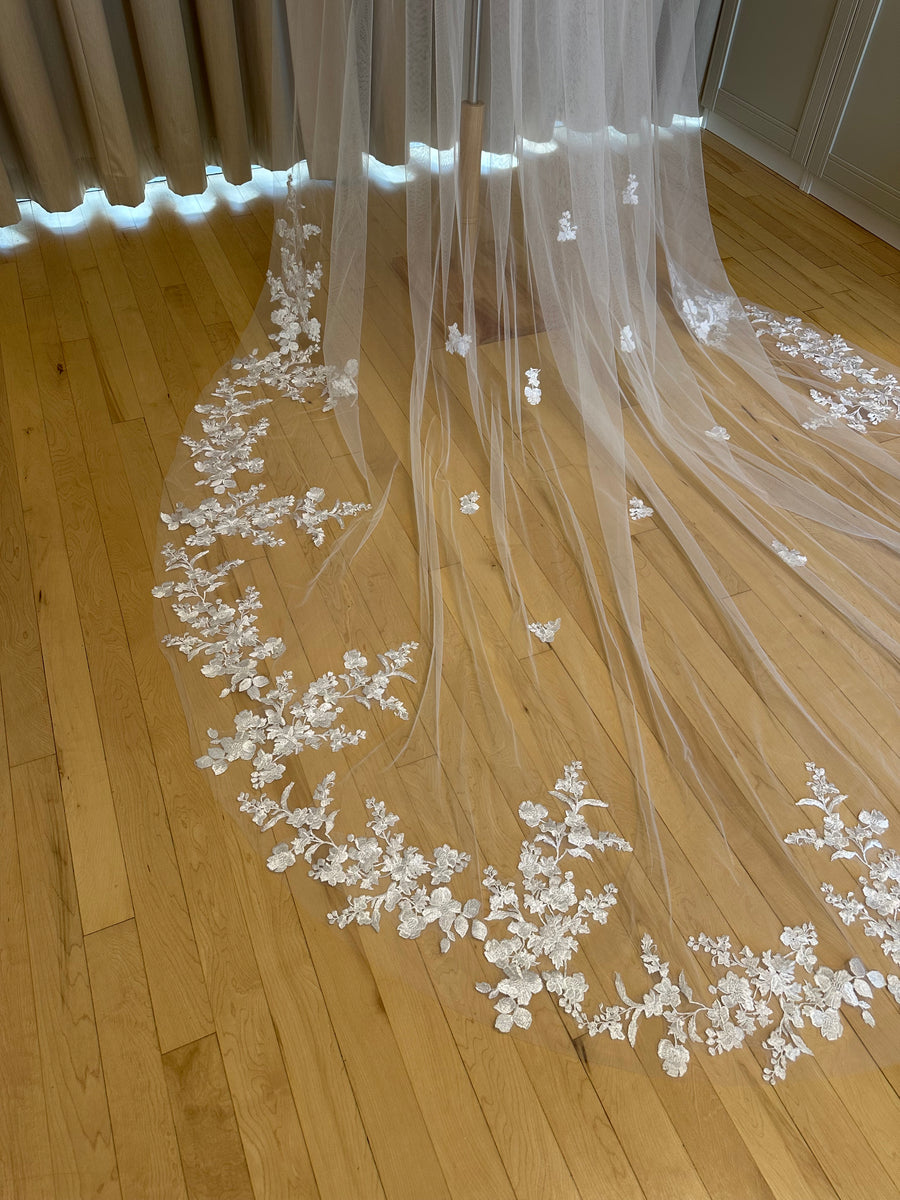 Wedding lace veil • Royal bridal veil