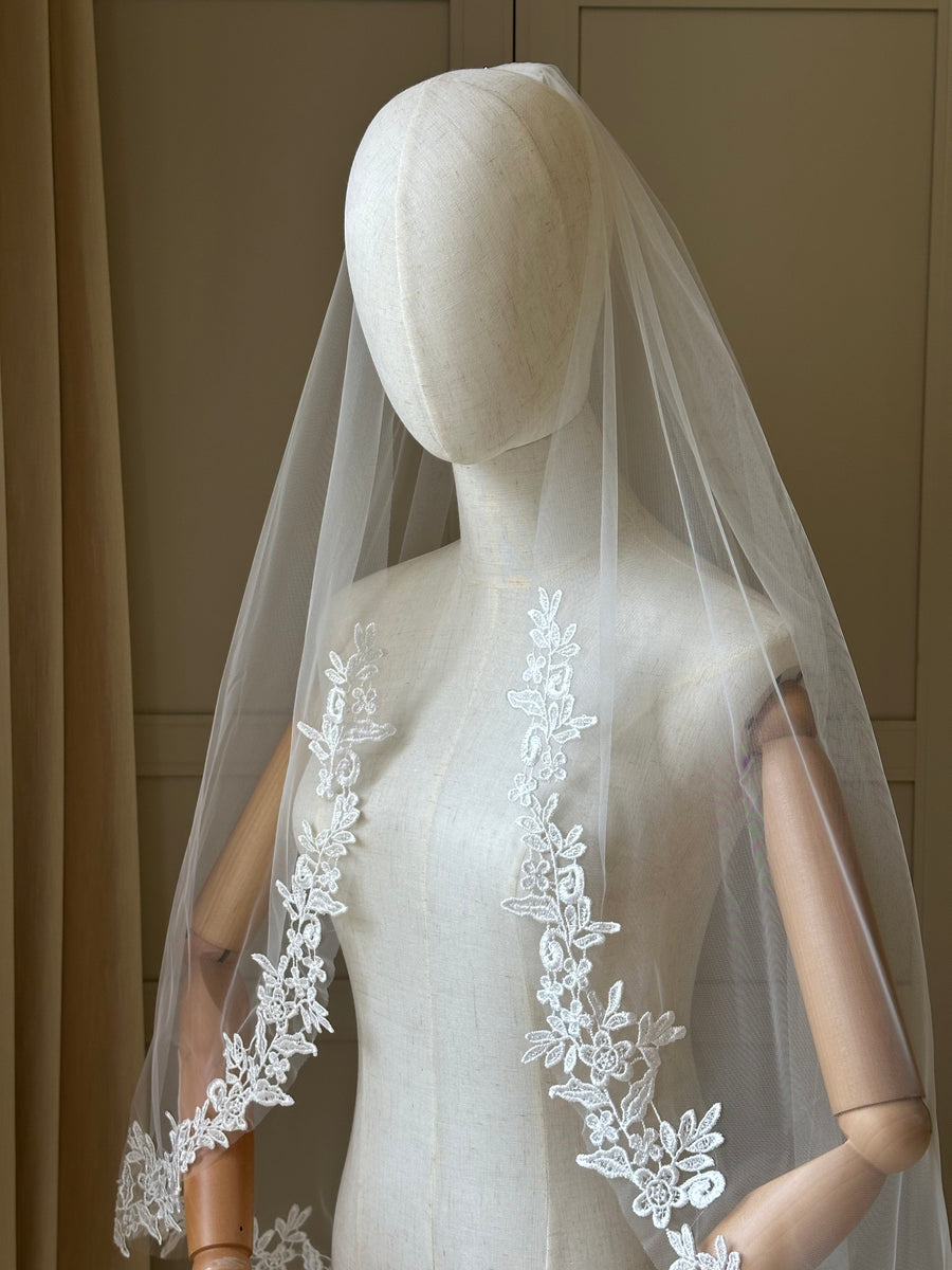 Lace wedding veil