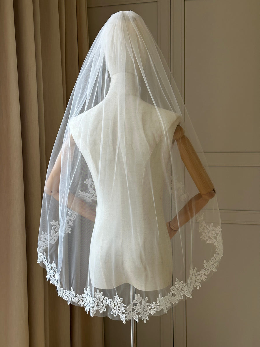 Lace wedding veil