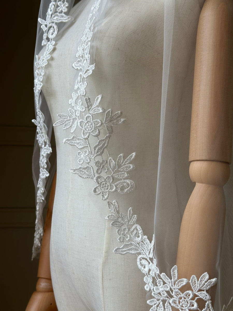 Lace wedding veil