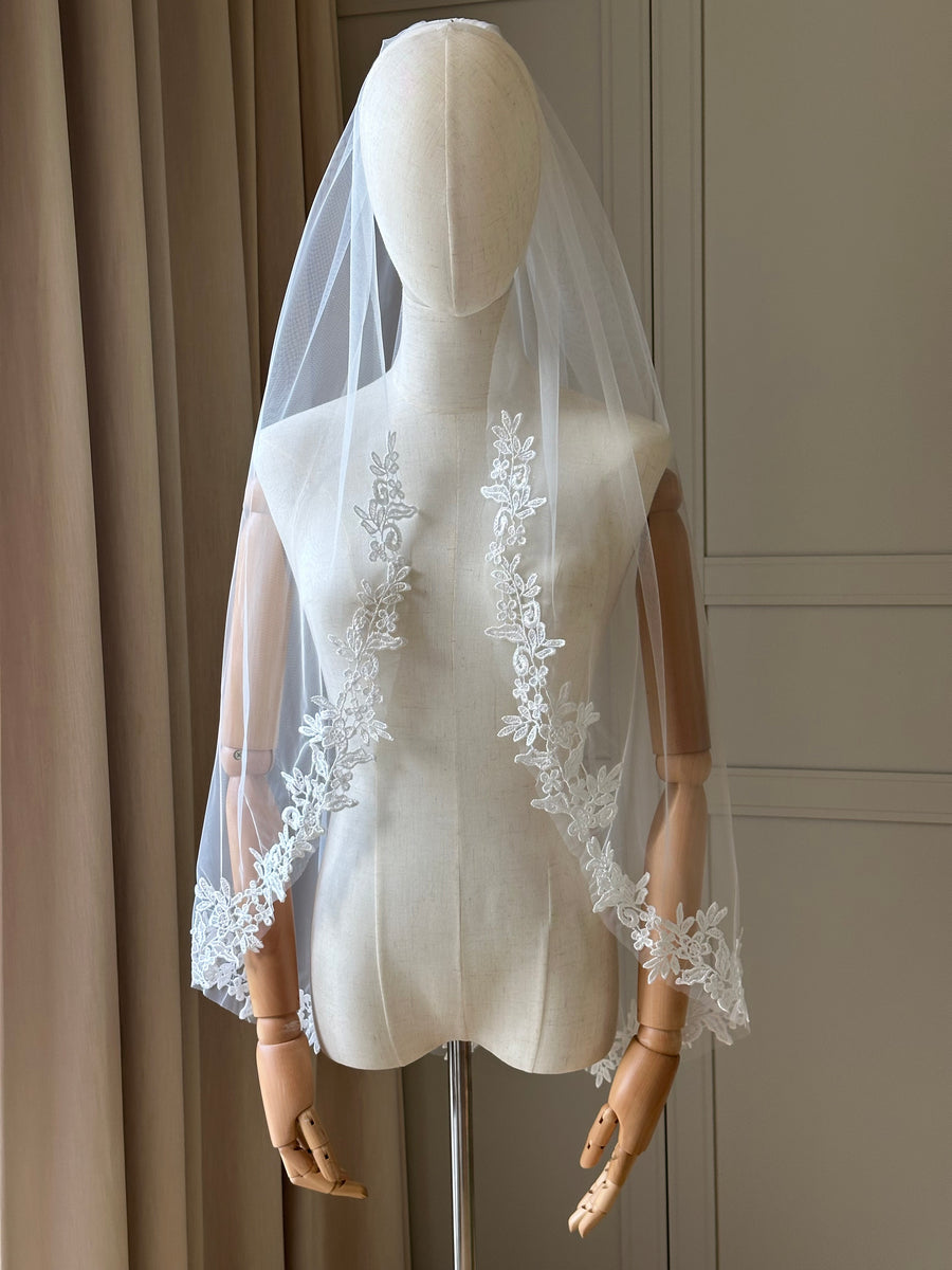 Lace wedding veil