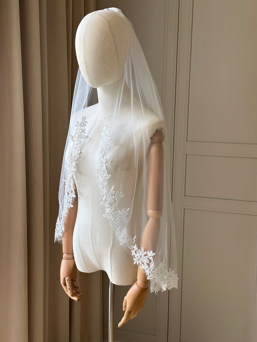 Lace wedding veil