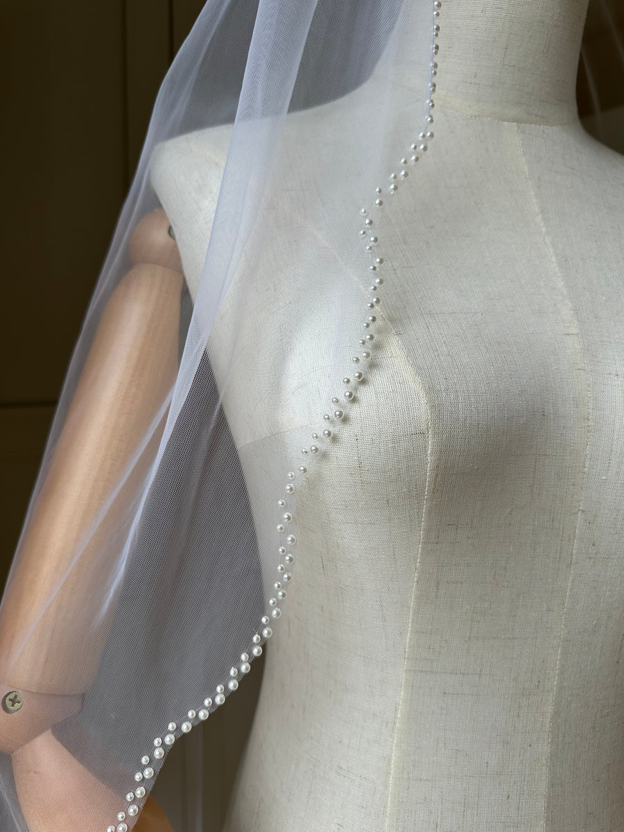 Bridal veil with pearls • Pearls edge veil