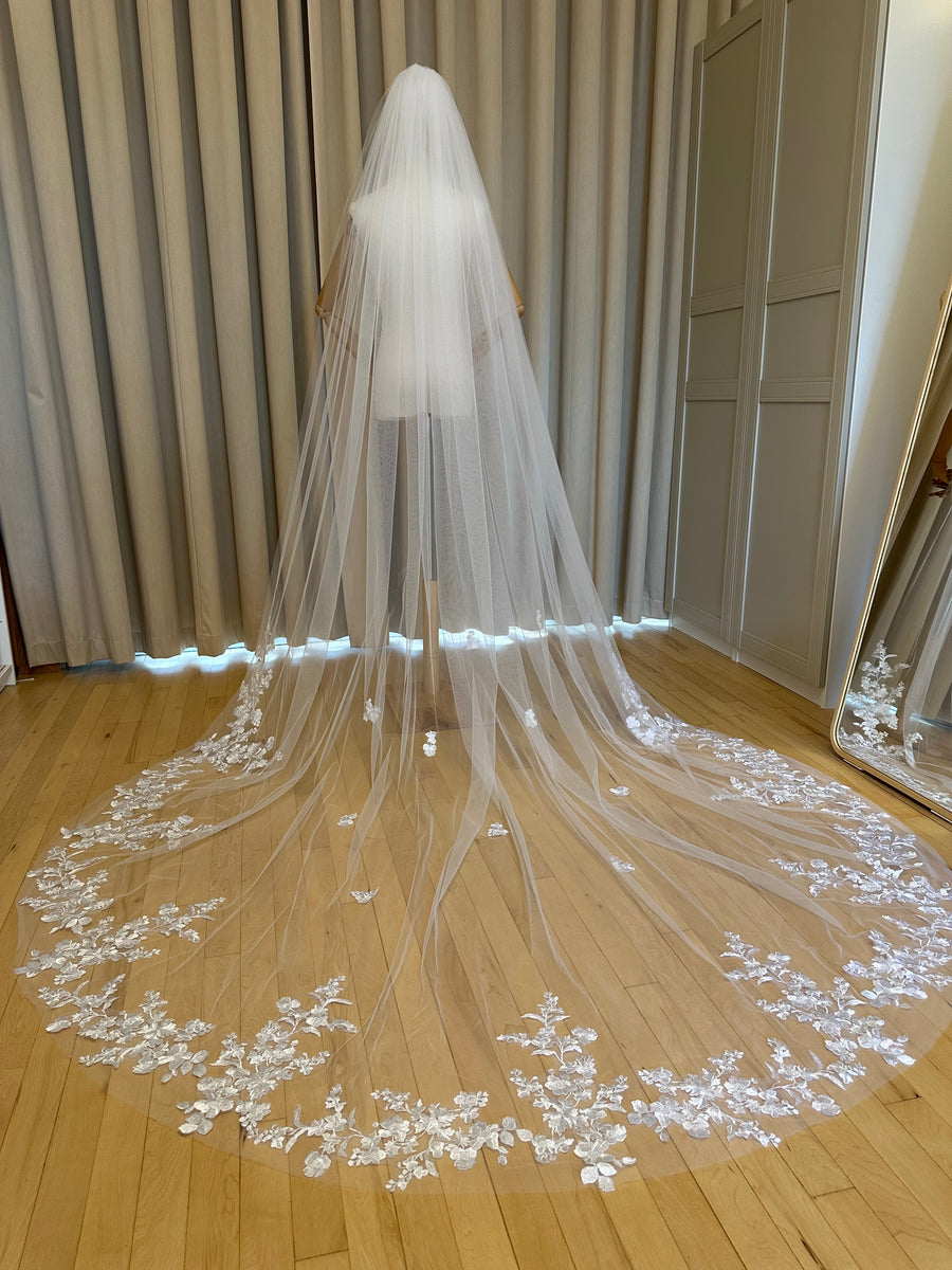 Wedding lace veil • Royal bridal veil
