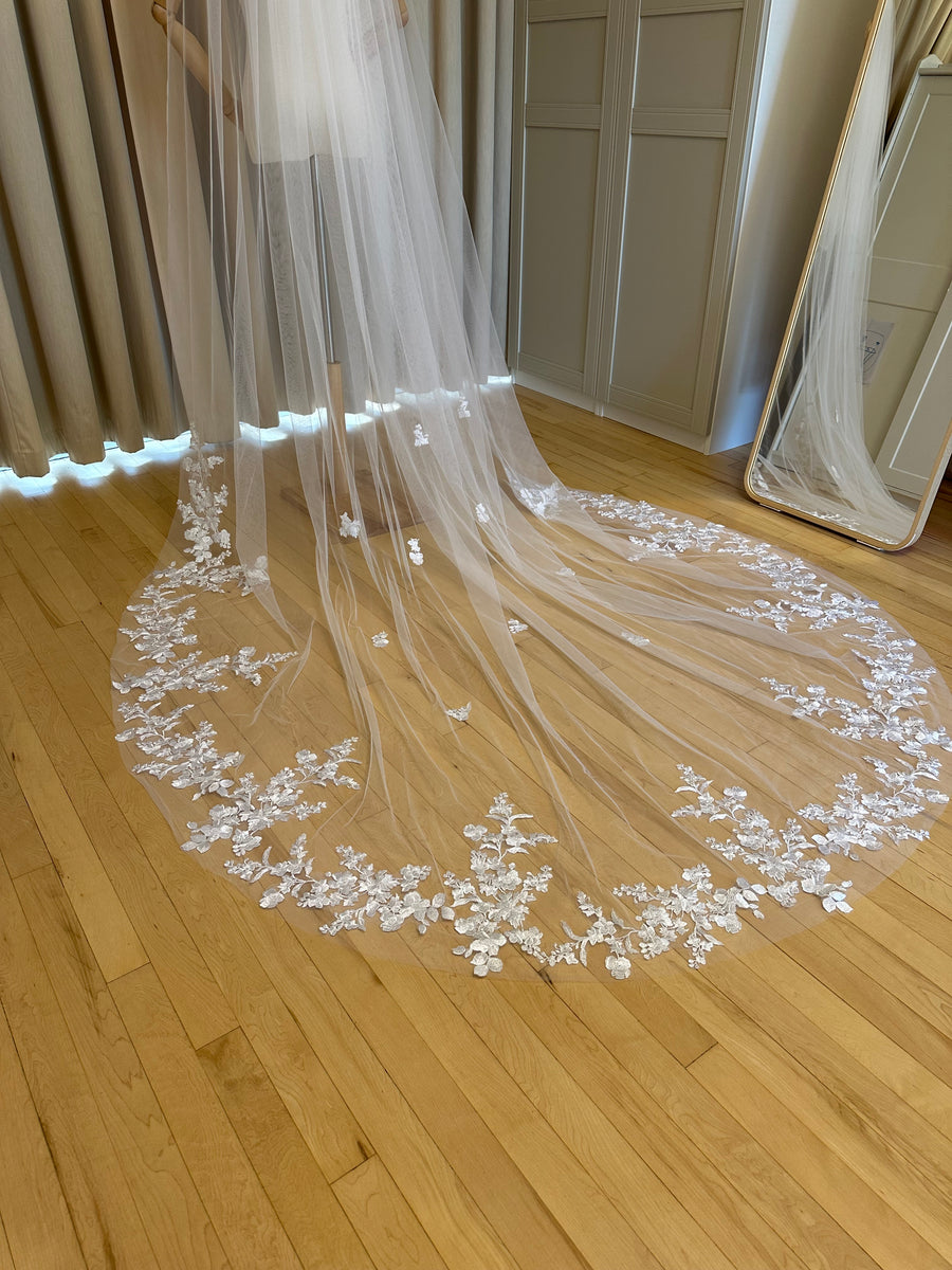 Wedding lace veil • Royal bridal veil