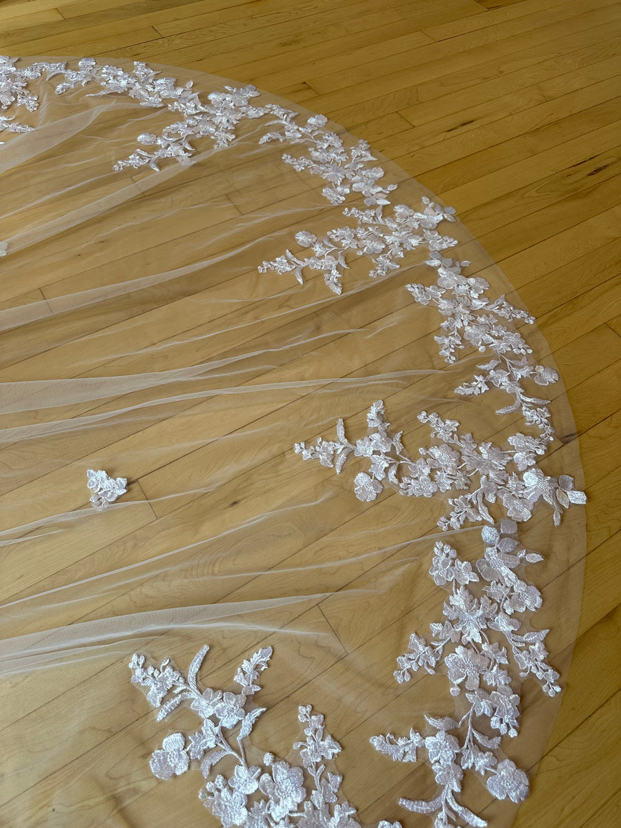 Wedding lace veil • Royal bridal veil