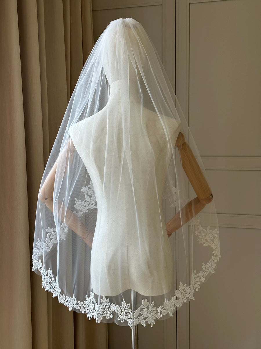 Lace wedding veil