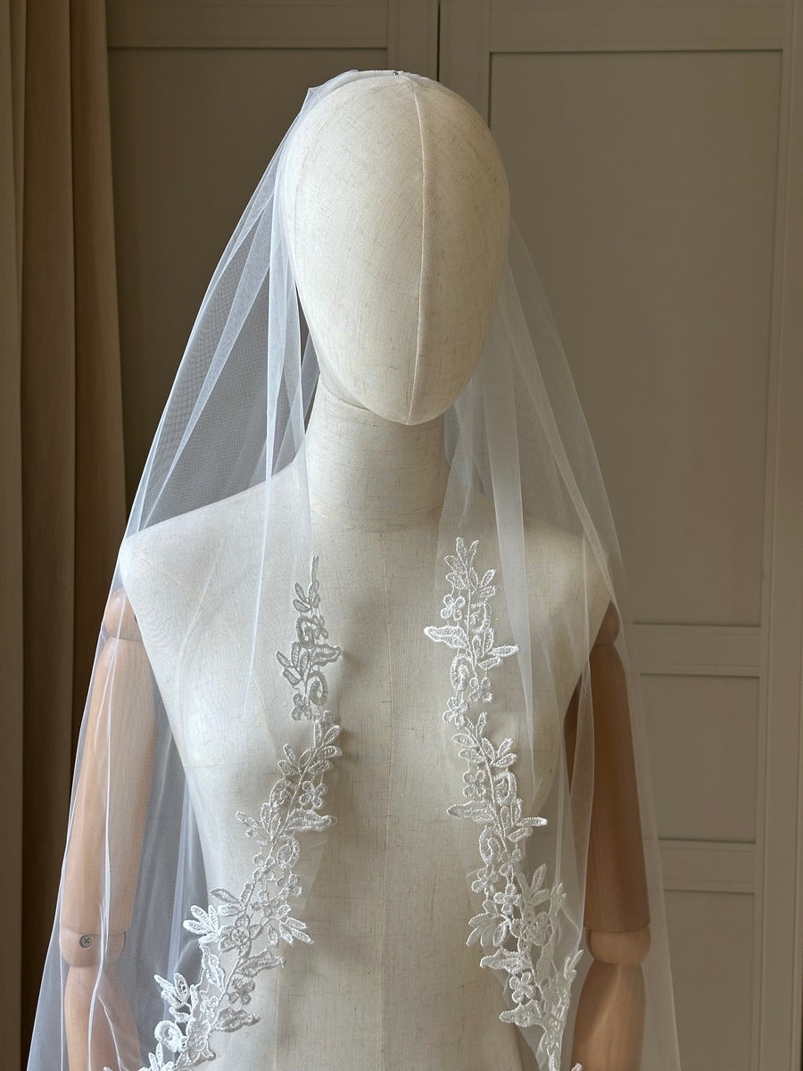 Lace wedding veil