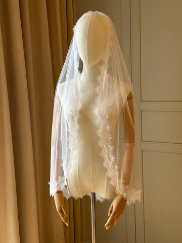 Veil chantilly lace • Eyelash lace veil
