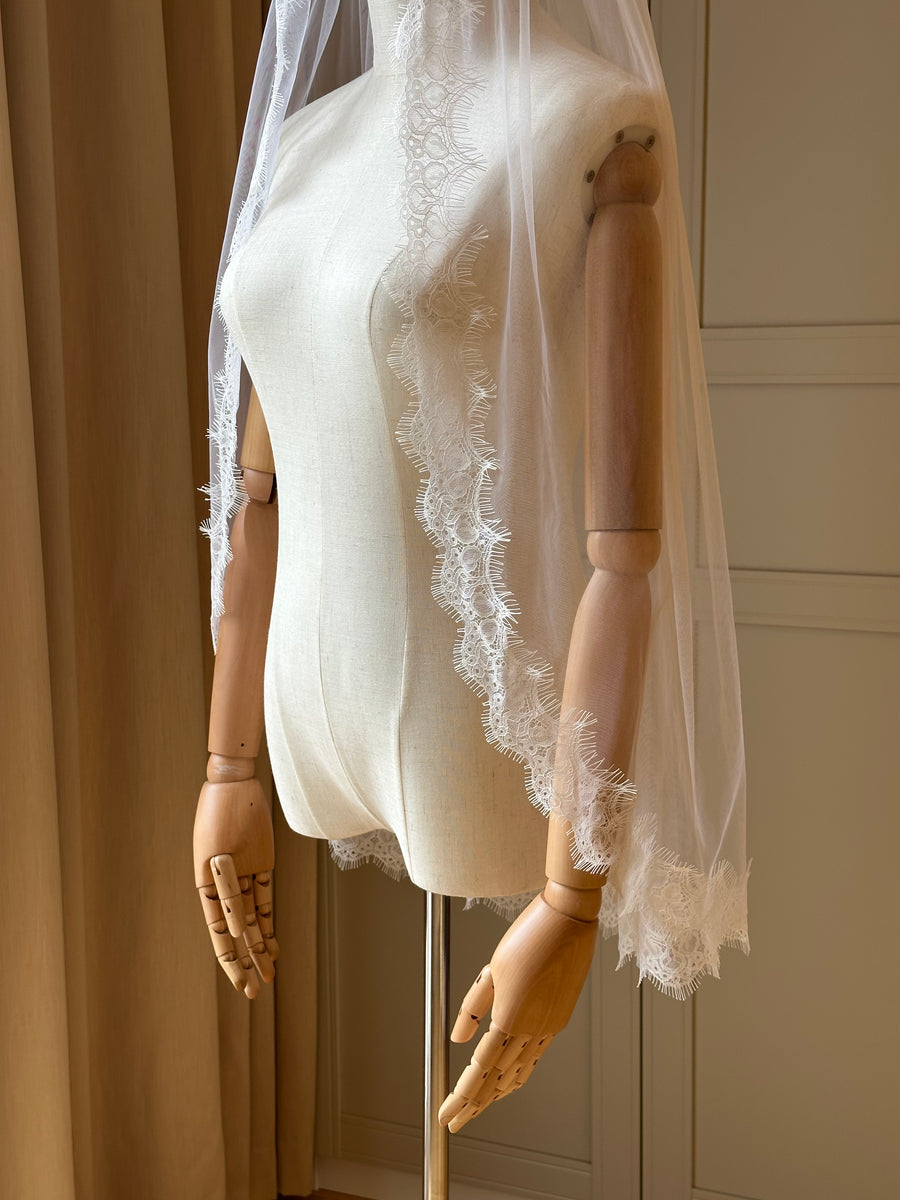 Veil chantilly lace • Eyelash lace veil