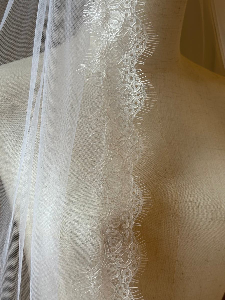 Veil chantilly lace • Eyelash lace veil