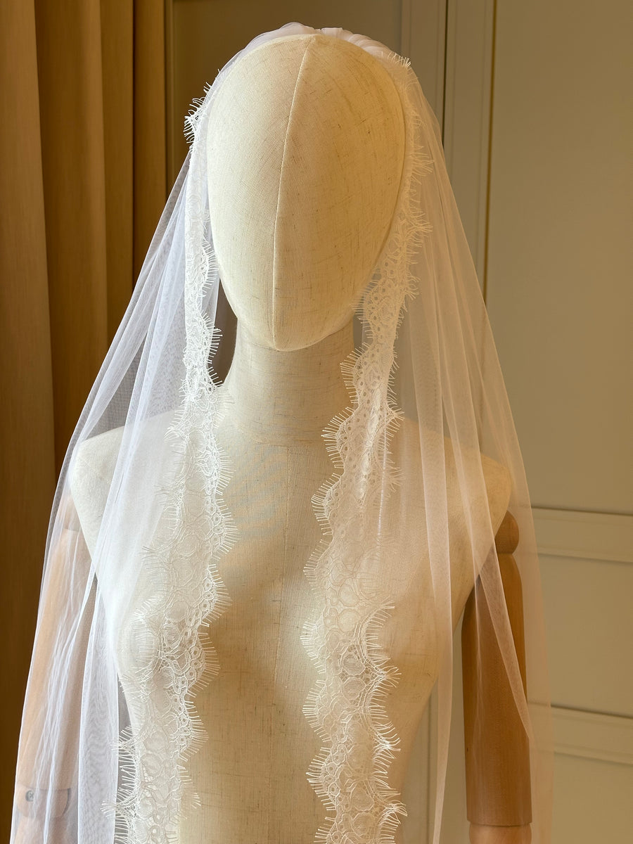 Veil chantilly lace • Eyelash lace veil