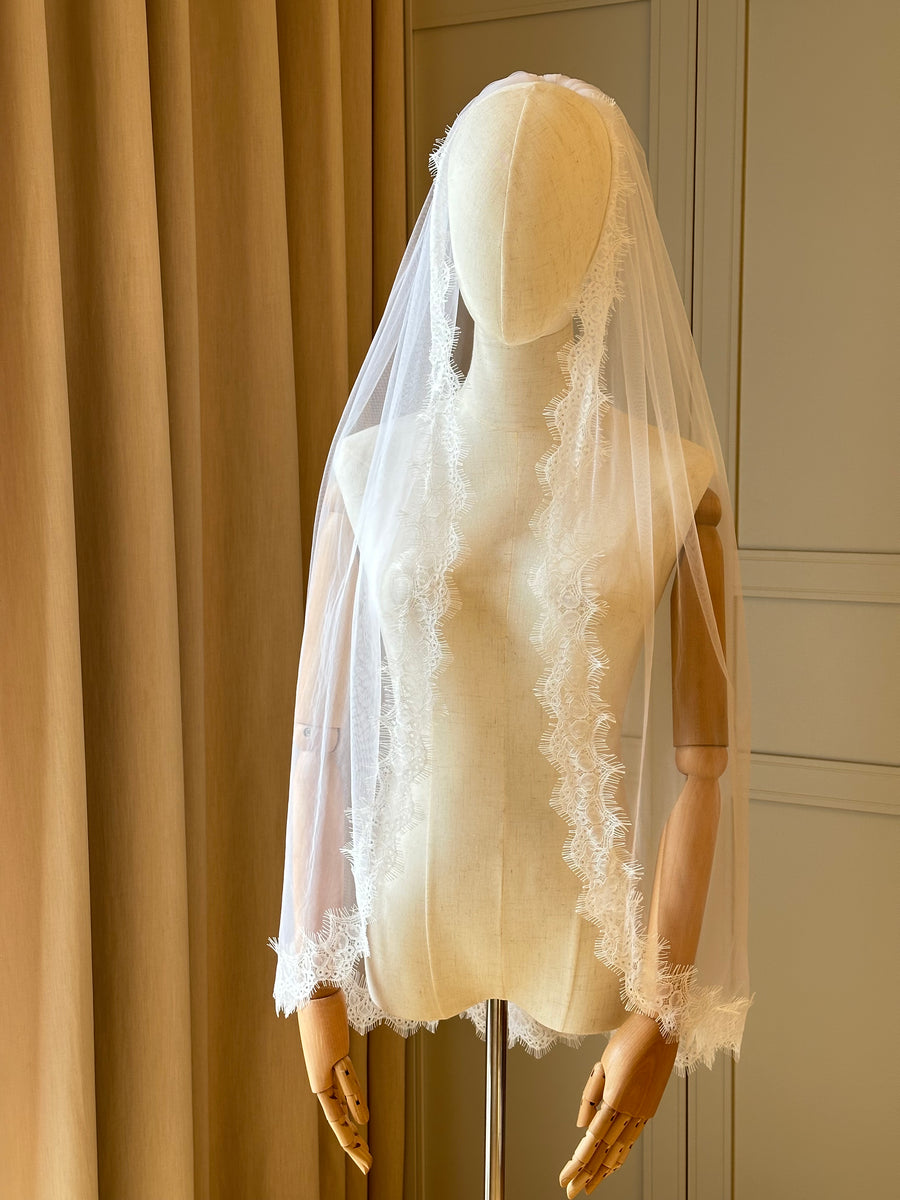 Veil chantilly lace • Eyelash lace veil