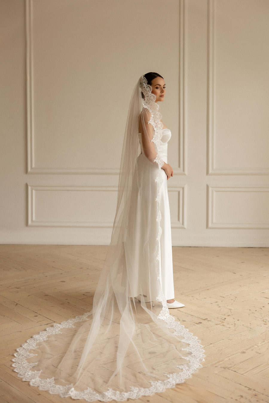 Lace veil with sequins • Royal wedding veil