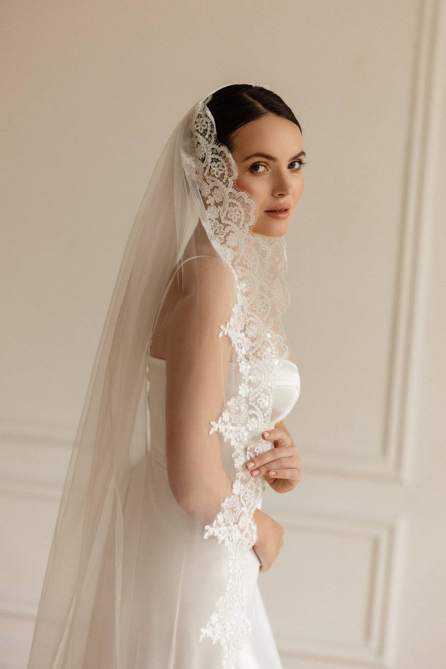 Lace veil with sequins • Royal wedding veil