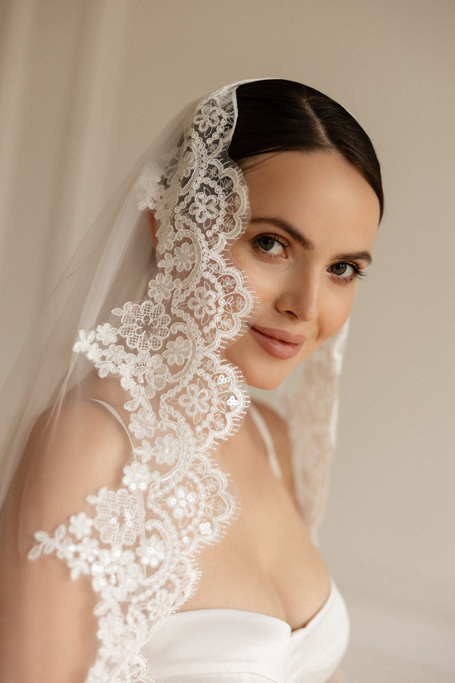 Lace veil with sequins • Royal wedding veil