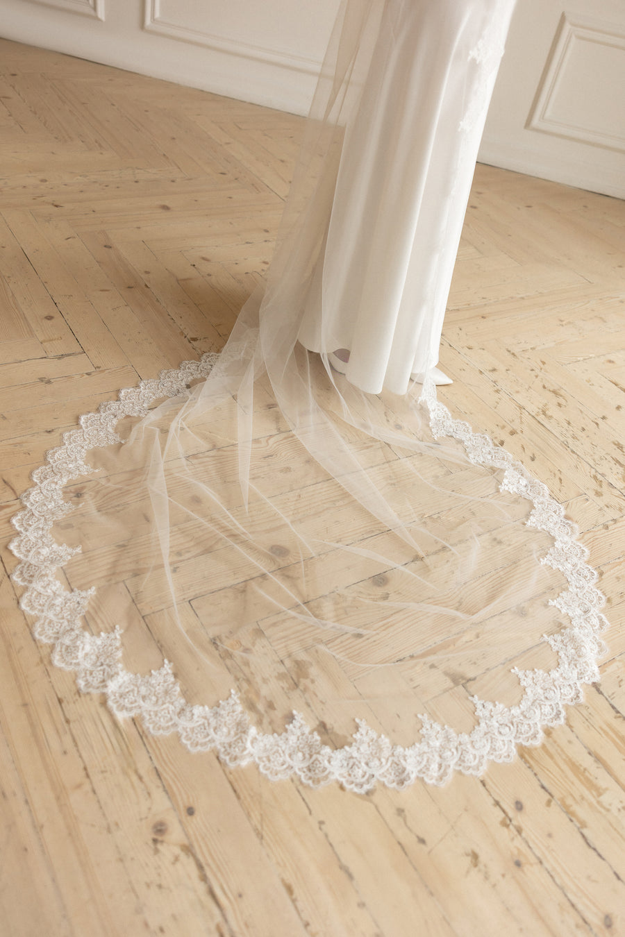 Lace veil with sequins • Royal wedding veil