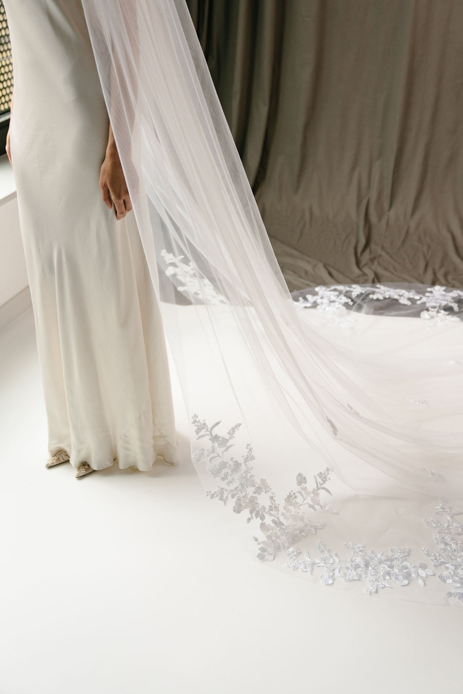 Wedding lace veil • Royal bridal veil