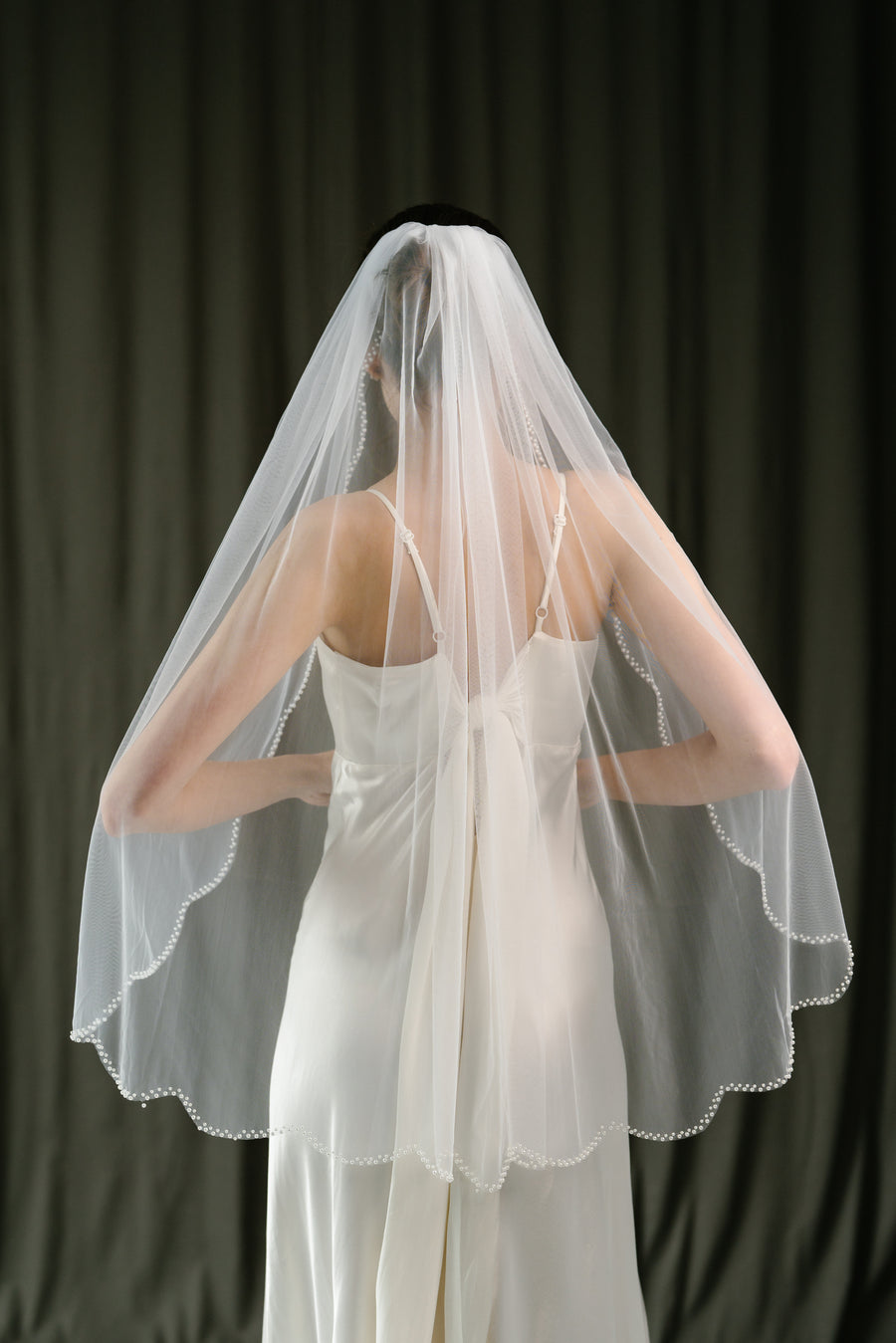 Bridal veil with pearls • Pearls edge veil