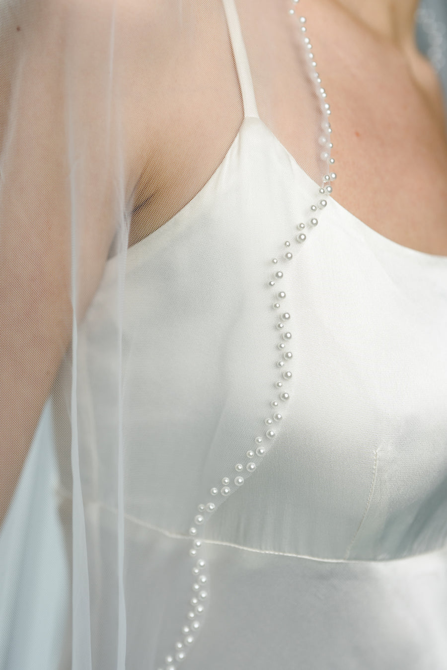 Bridal veil with pearls • Pearls edge veil