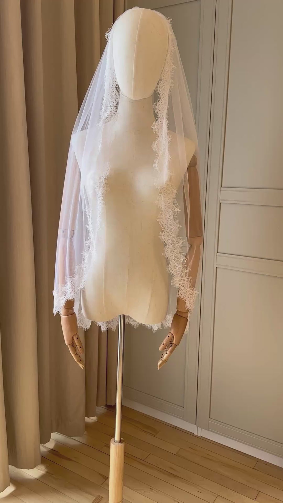 Veil chantilly lace • Eyelash lace veil